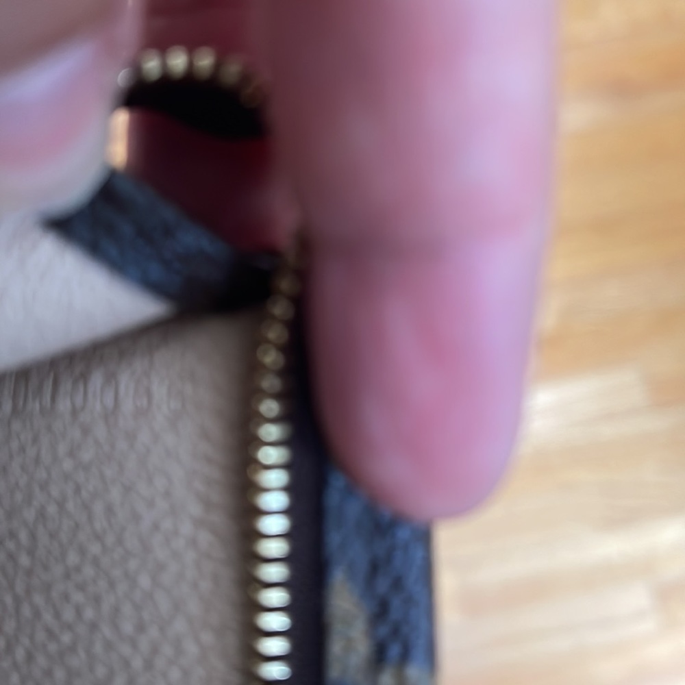 Louis Vuitton cosmetics/Toiletries bag with No strap 100% Authentic - Picture 6 of 14